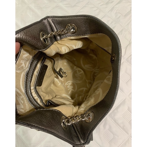 Michael Kors MK Leather EUC crossbody/shoulder bag. - Picture 7 of 9